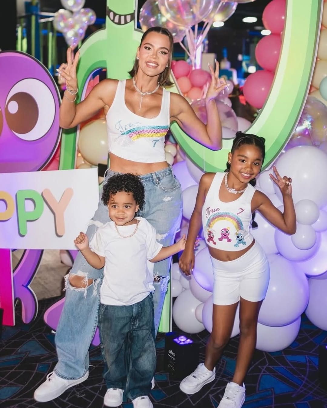 Access_Kardashian_11~11.jpg