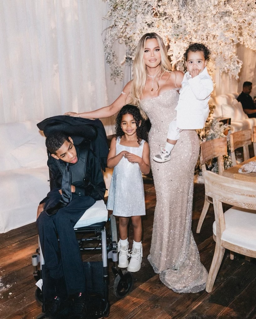 Access_Kardashian_11~14.jpg