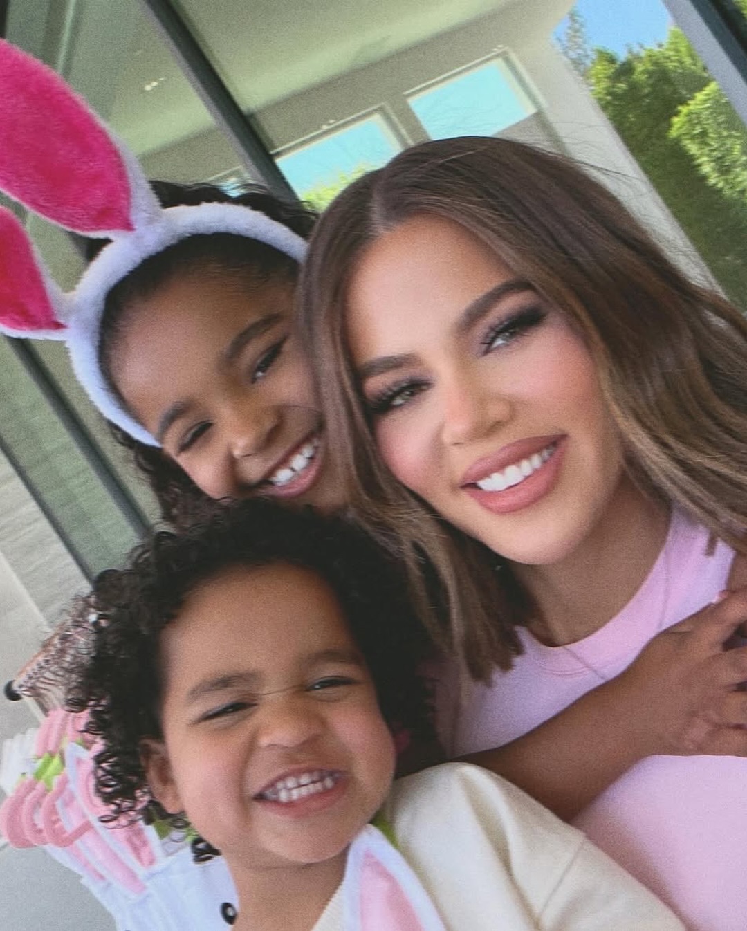 Access_Kardashian_11~4.jpg