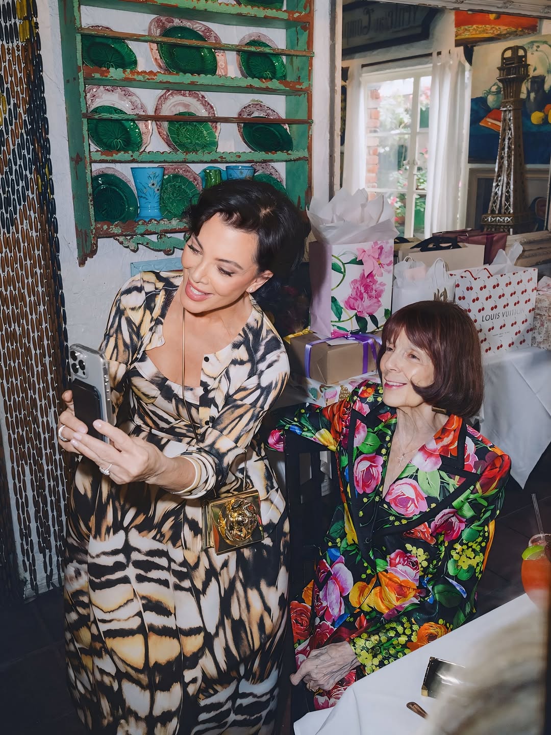 Access_Kardashian_12~15.jpg