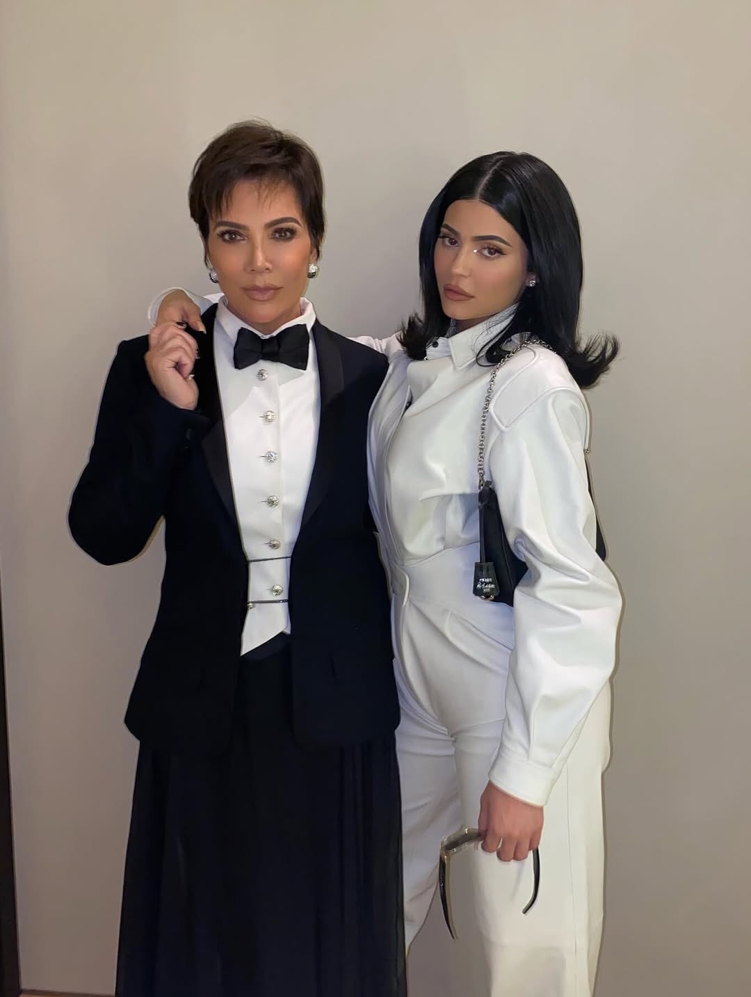 Access_Kardashian_12~16.jpg