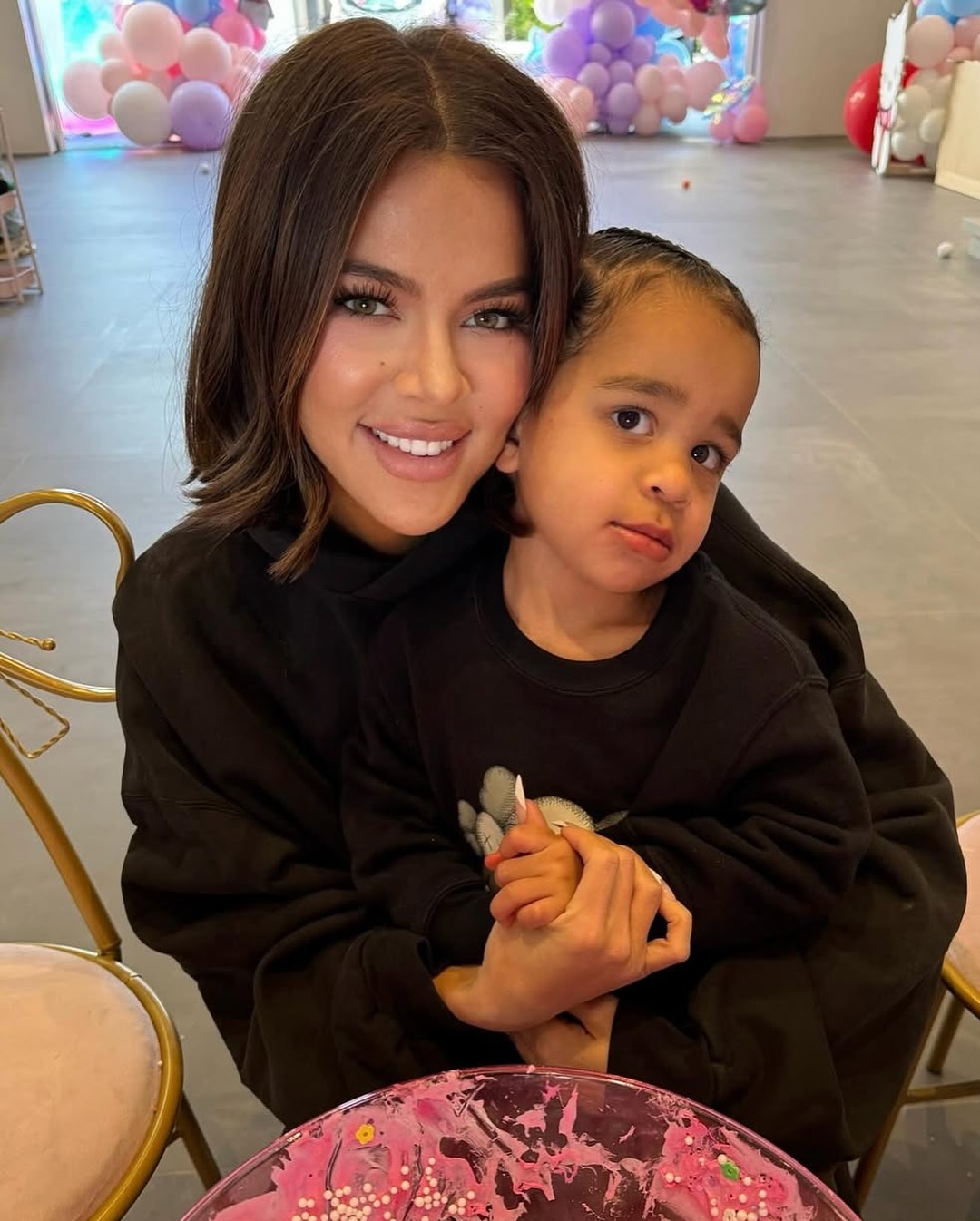 Access_Kardashian_13~4.jpg