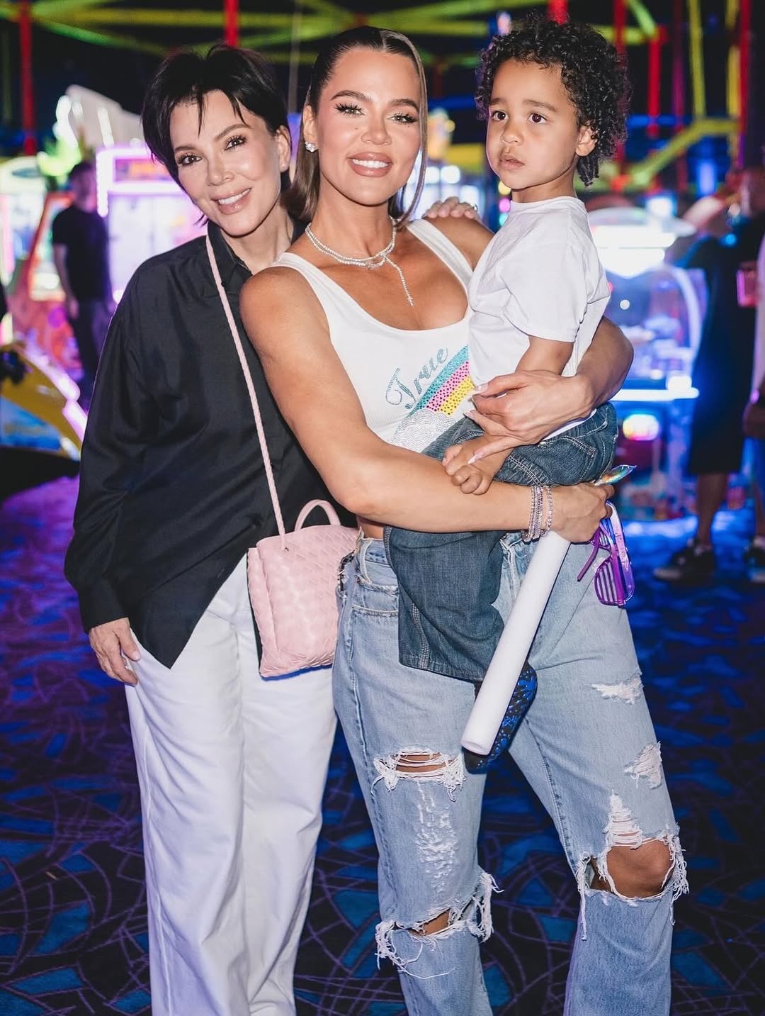 Access_Kardashian_14~12.jpg