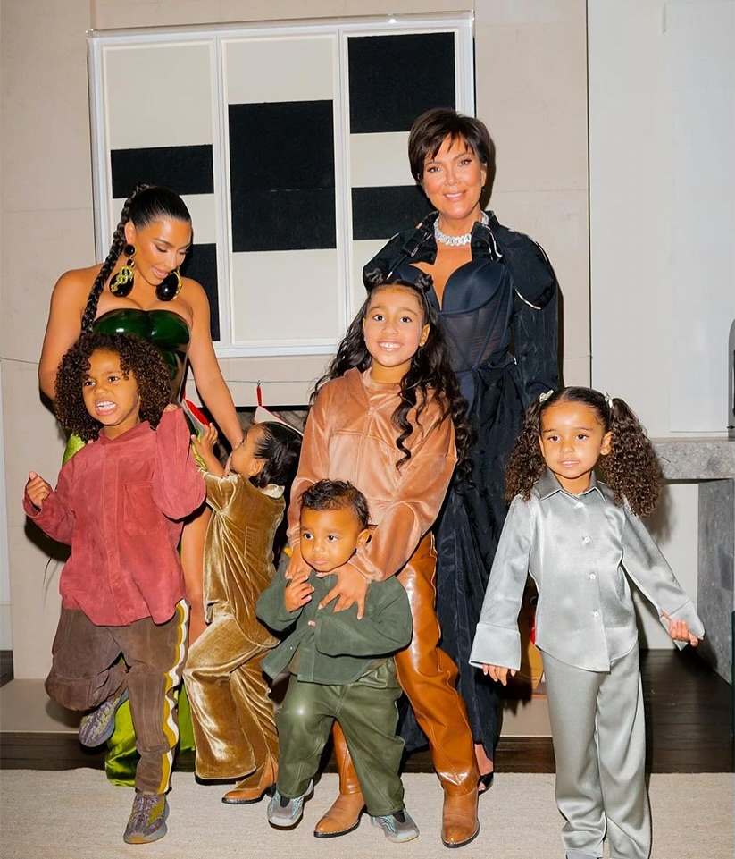 Access_Kardashian_14~8.jpg