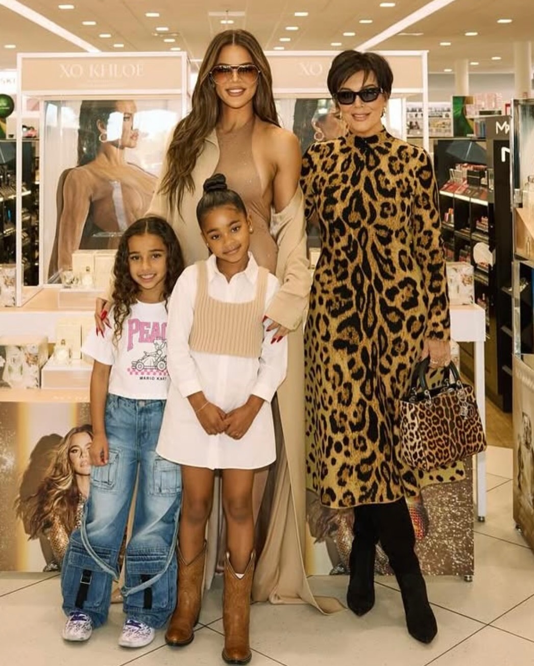 Access_Kardashian_14~9.jpg