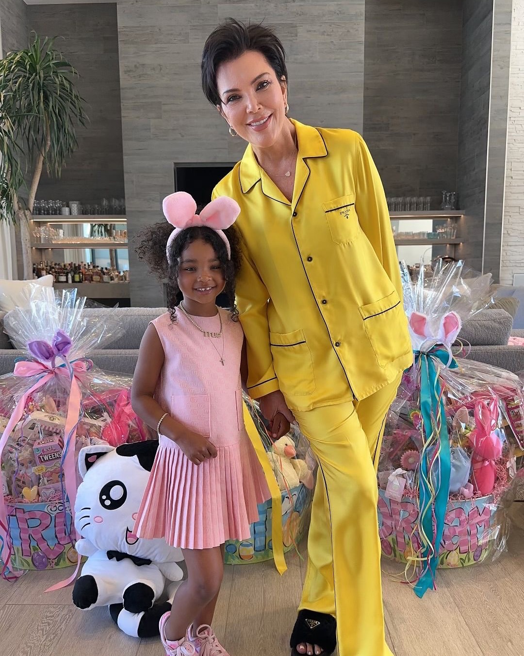 Access_Kardashian_15~1.jpg
