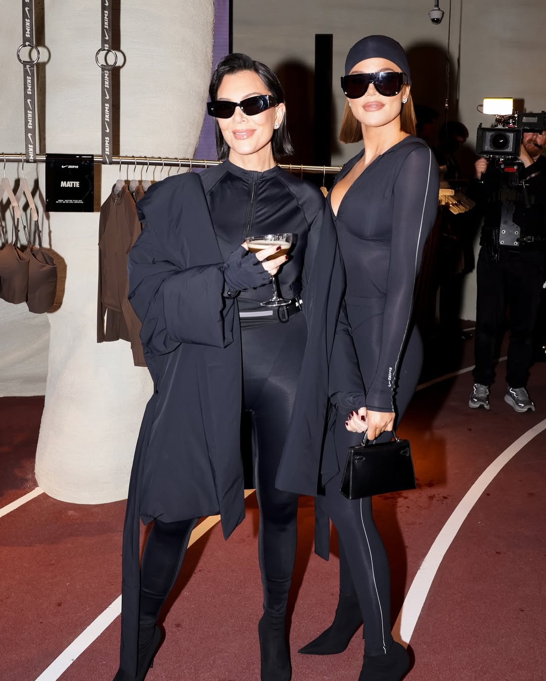 Access_Kardashian_15~16.jpg