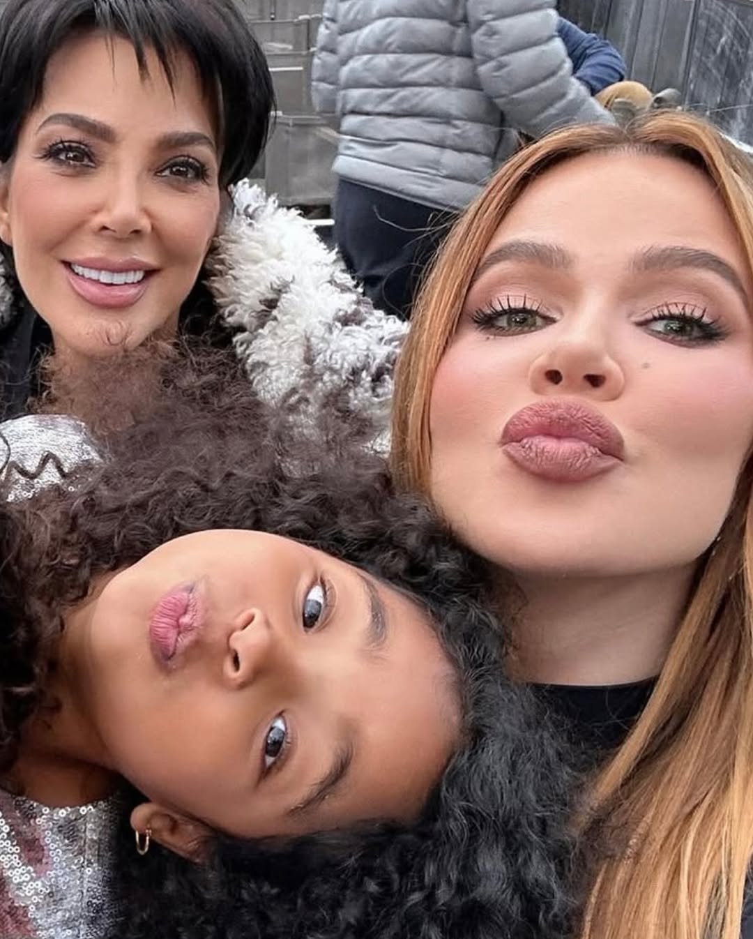 Access_Kardashian_15~9.jpg