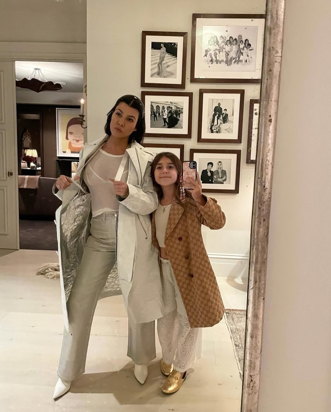 Access_Kardashian_16~3.jpg