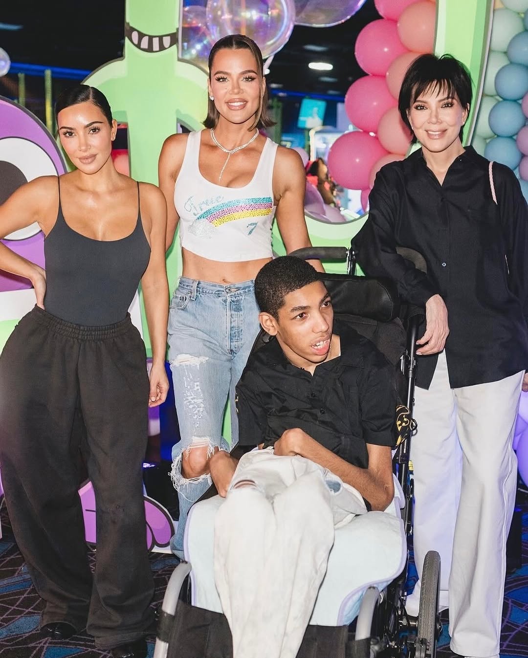 Access_Kardashian_1~17.jpg