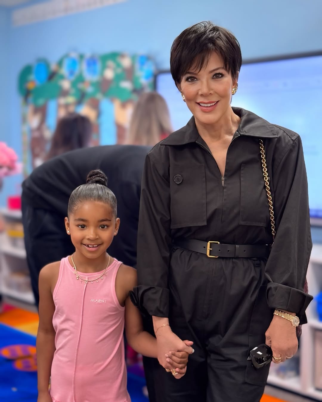 Access_Kardashian_1~3.jpg