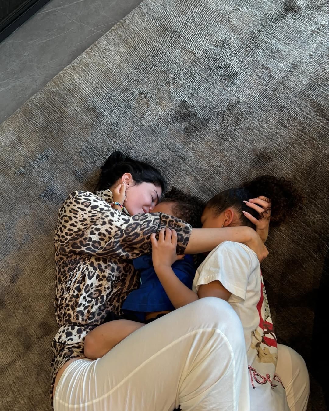 Access_Kardashian_1~6.jpg