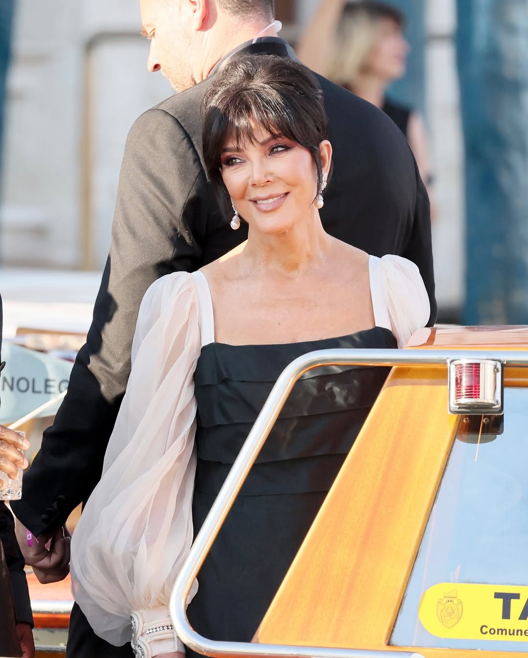 Access_Kardashian_21~1.jpg