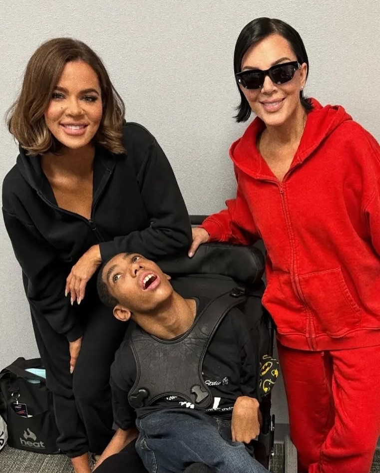 Access_Kardashian_2~16.jpg