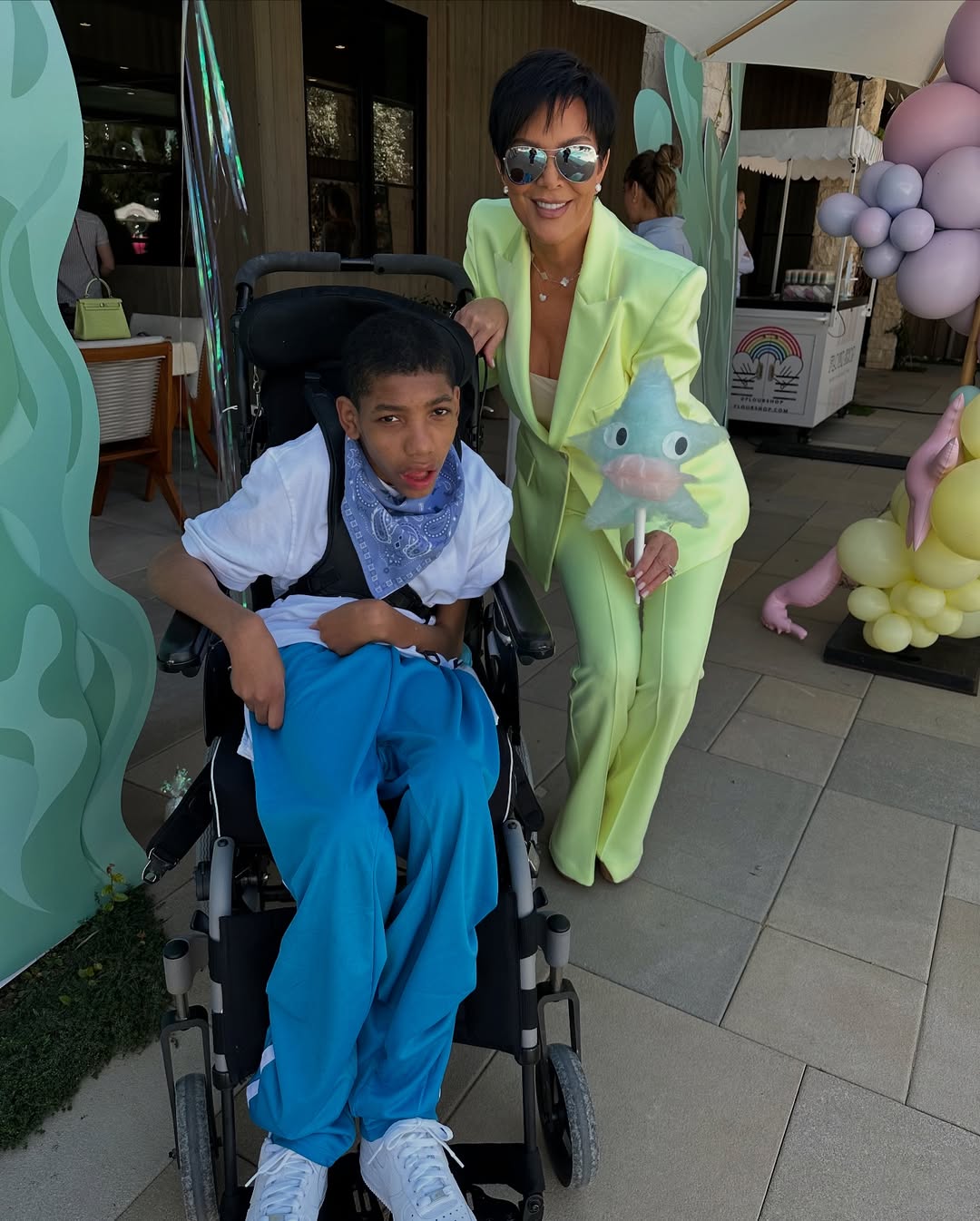 Access_Kardashian_3~16.jpg