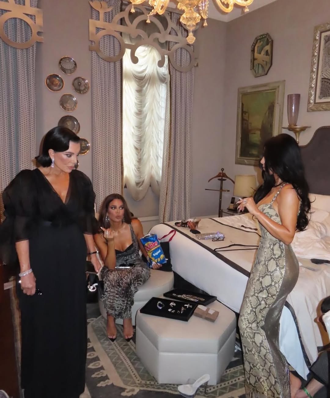 Access_Kardashian_4~14.jpg