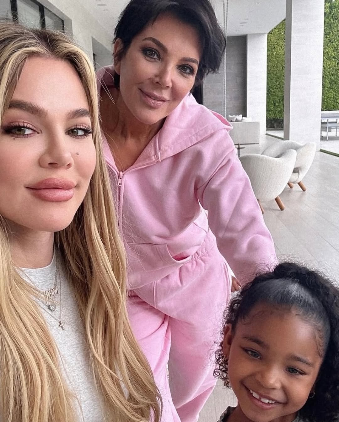 Access_Kardashian_5~15.jpg