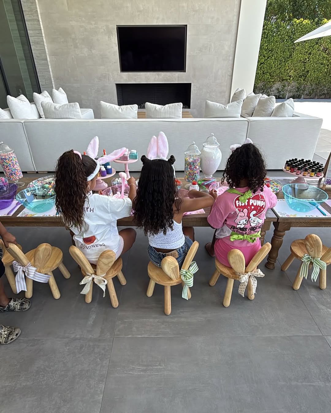 Access_Kardashian_6~4.jpg