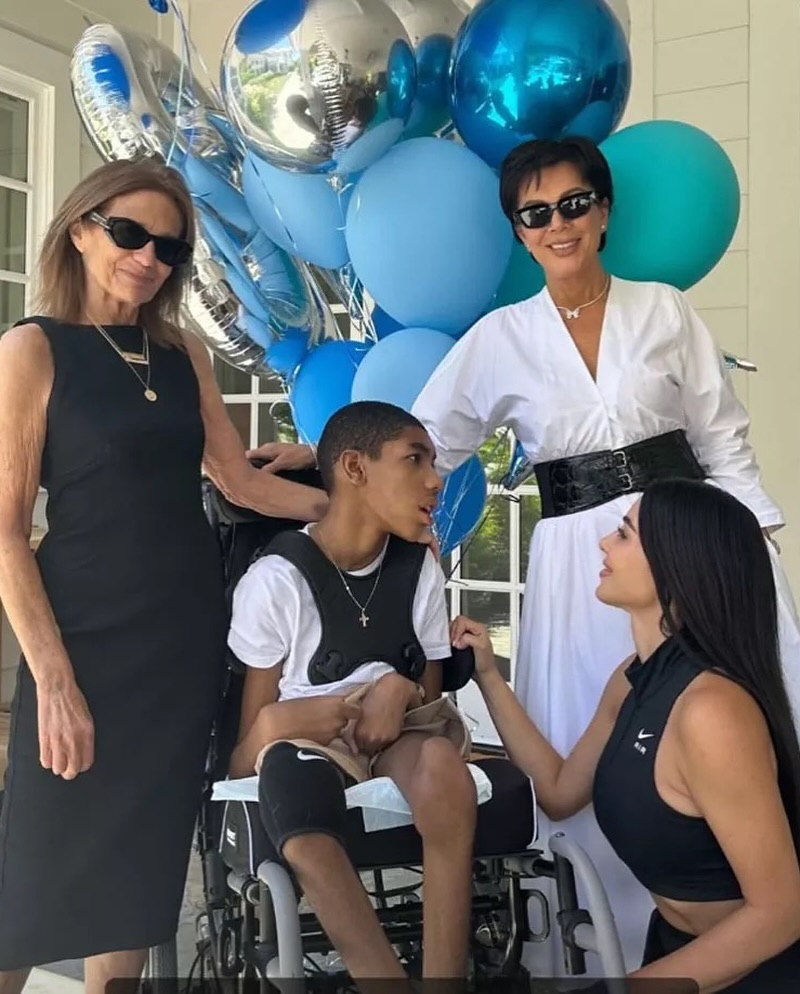 Access_Kardashian_8~13.jpg