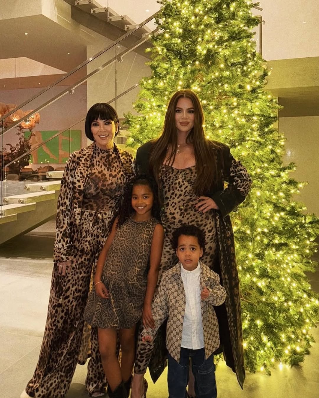 Access_Kardashian_9~11.jpg