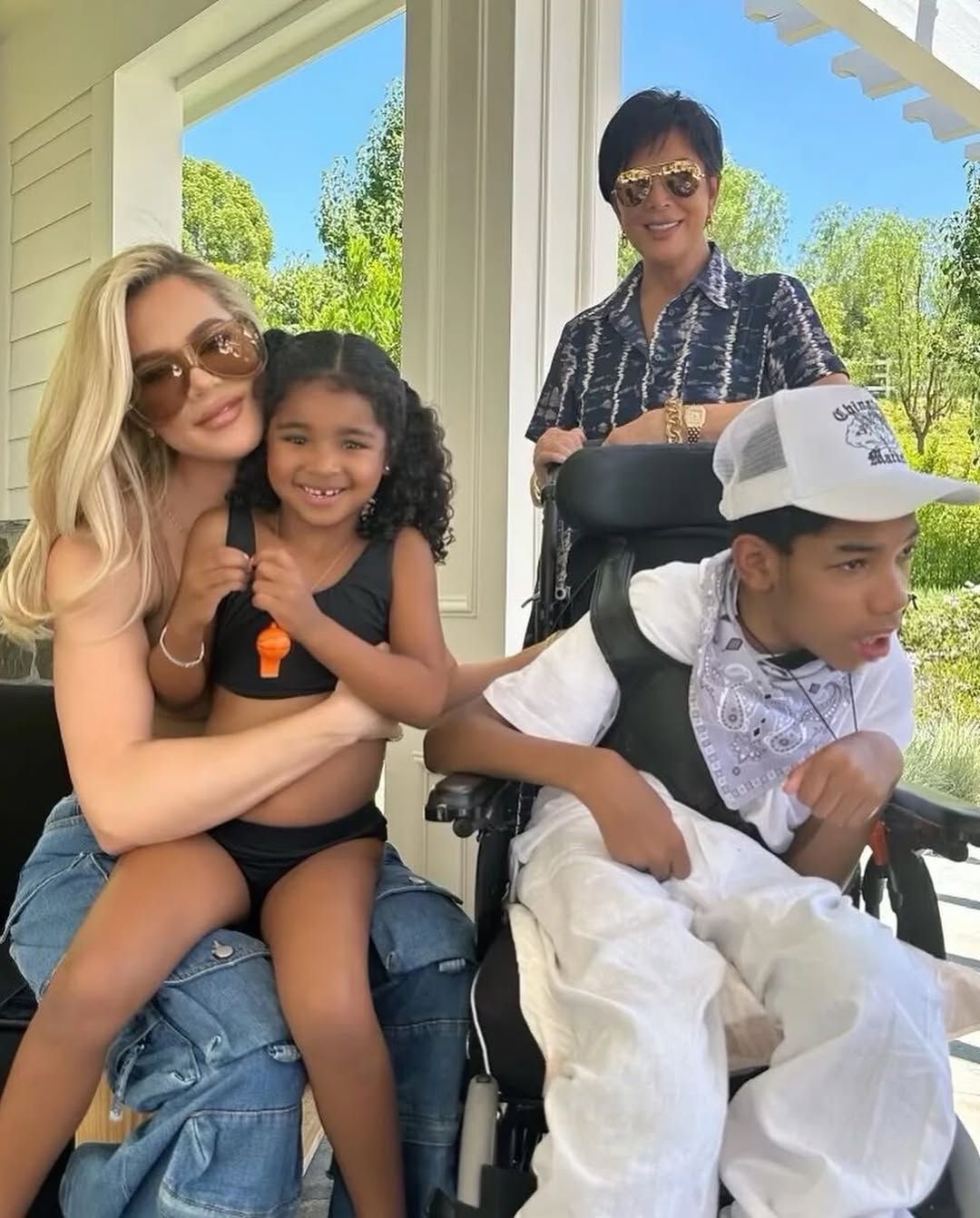 Access_Kardashian_9~12.jpg