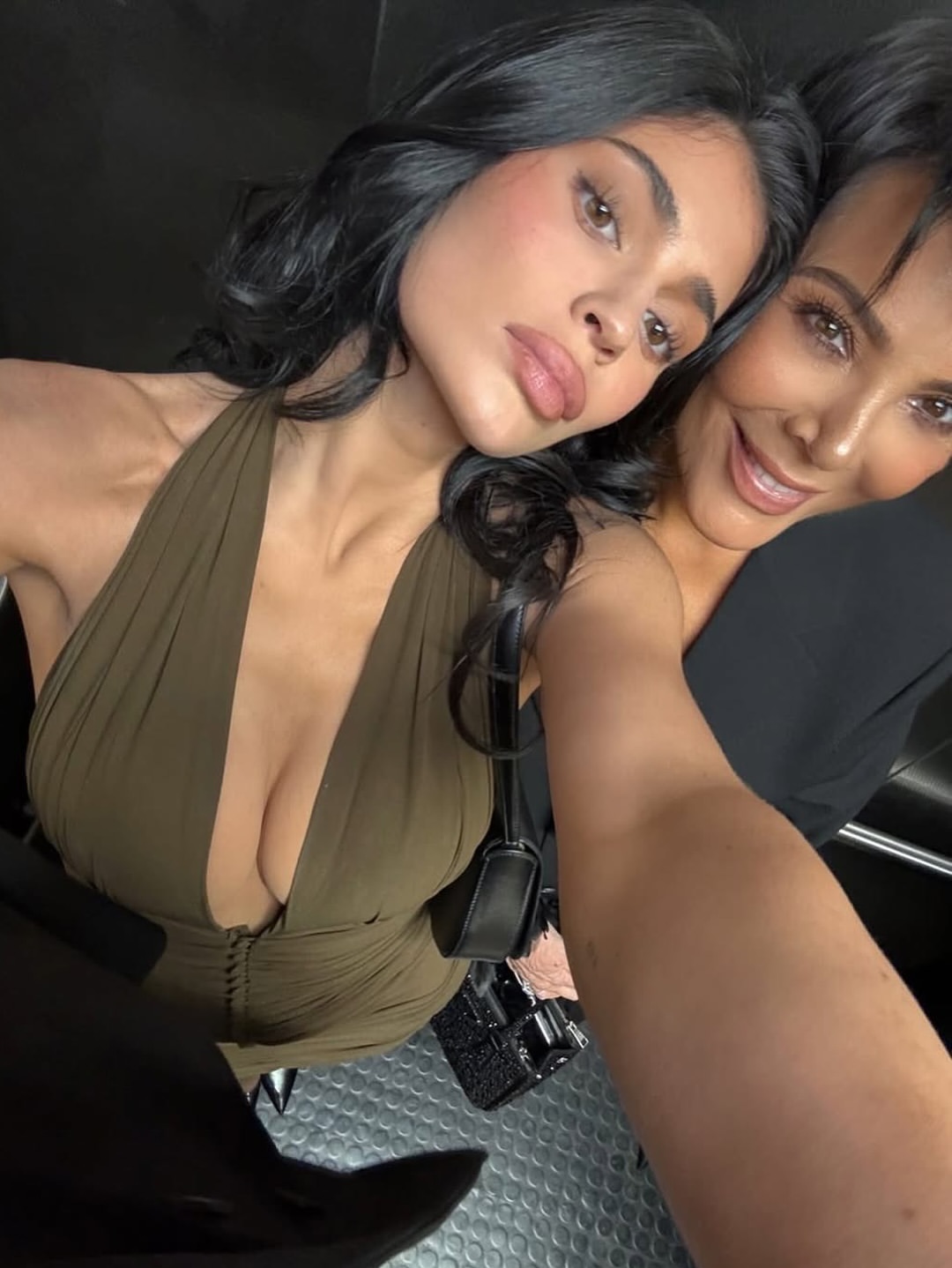 Access_Kardashian_9~14.jpg