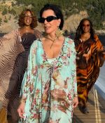 Access_Kardashian_17~9.jpg