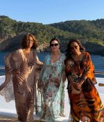 Access_Kardashian_18~9.jpg