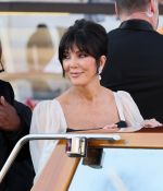 Access_Kardashian_20~4.jpg