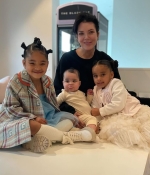 Access_Kardashian_30~2.jpg