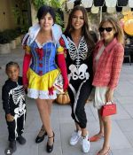 Access_Kardashian_34~1.jpg