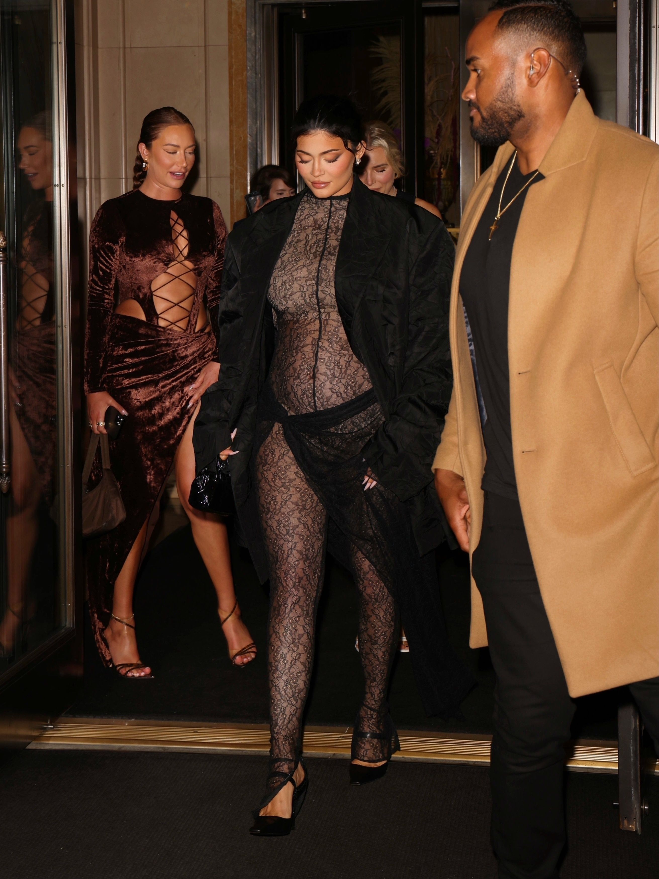 Access_Kardashian_003~0.jpg