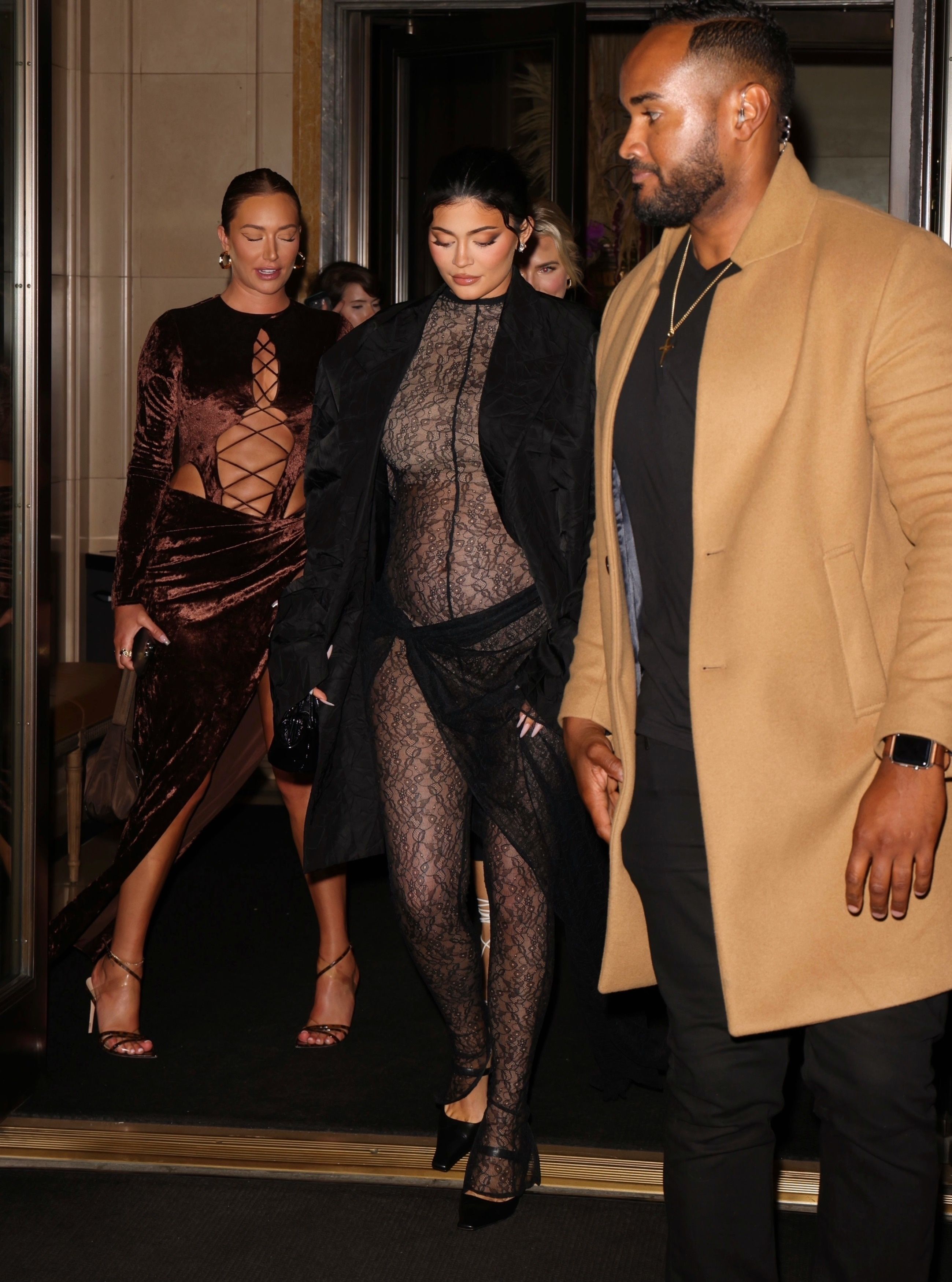Access_Kardashian_004~0.jpg