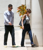 Access_Kardashian_001~0.jpg
