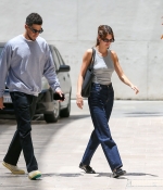 Access_Kardashian_002~0.jpg