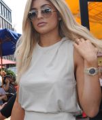 Access_Kardashian_3.jpg