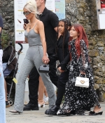 _Access_Kardashian_001~0.jpg