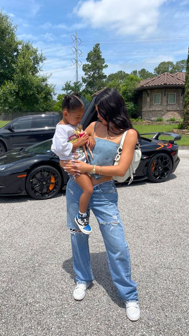 Access_Kardashian_003.jpg