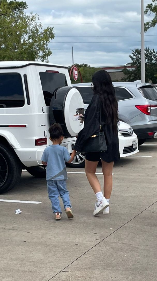 Access_Kardashian_125.jpg