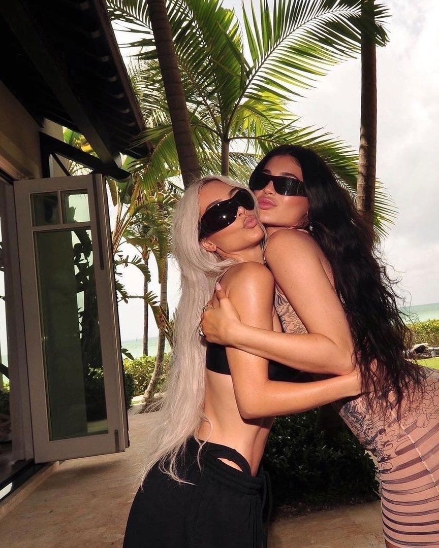 Access_Kardashians_001.jpg