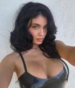 Access_Kardashia_09.jpg