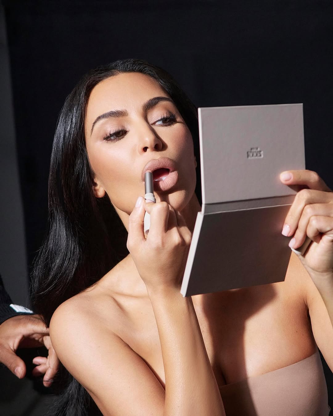 Access_Kardashian_2~2.jpg