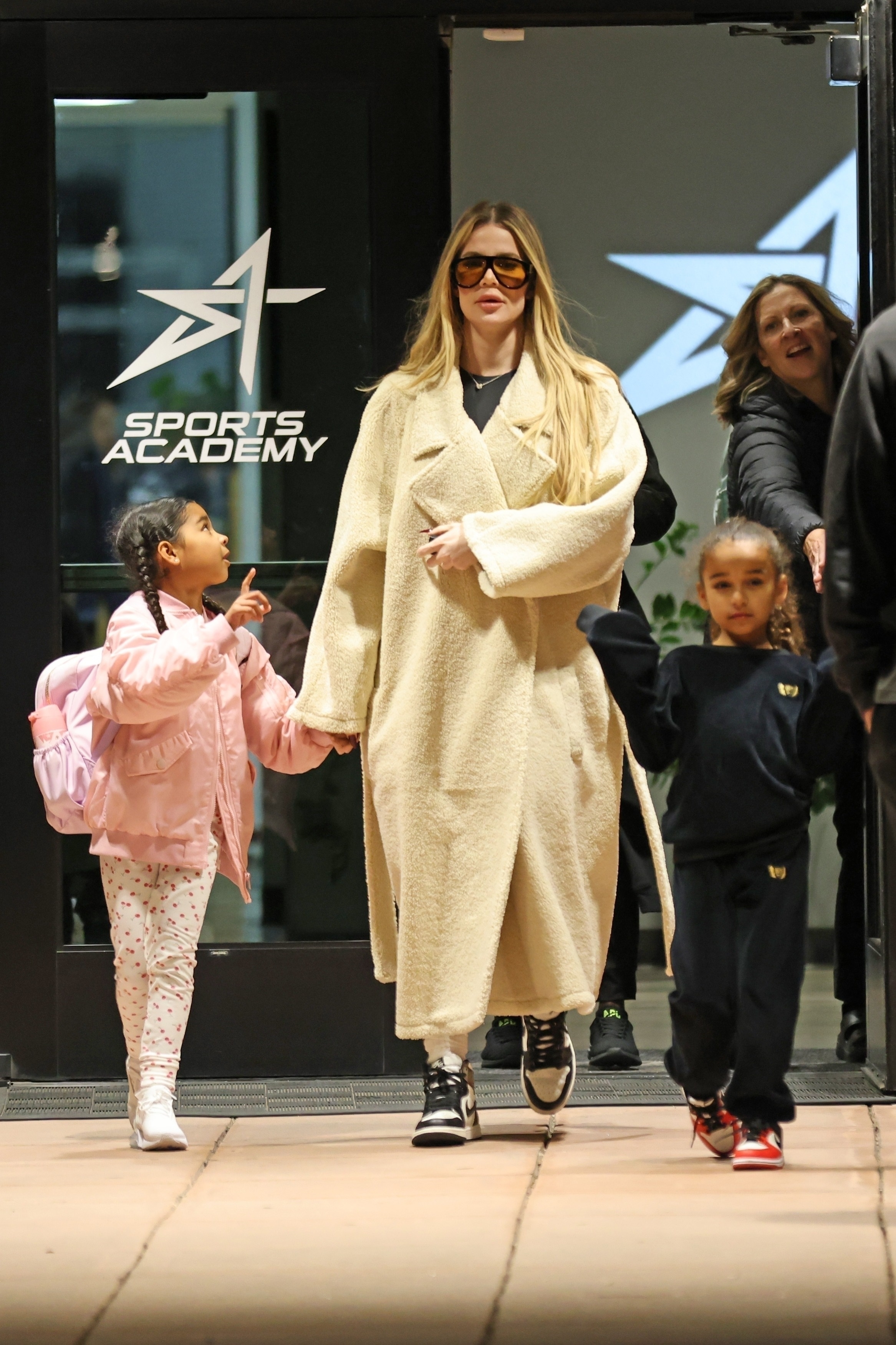 Access_Kardashian_3.jpg