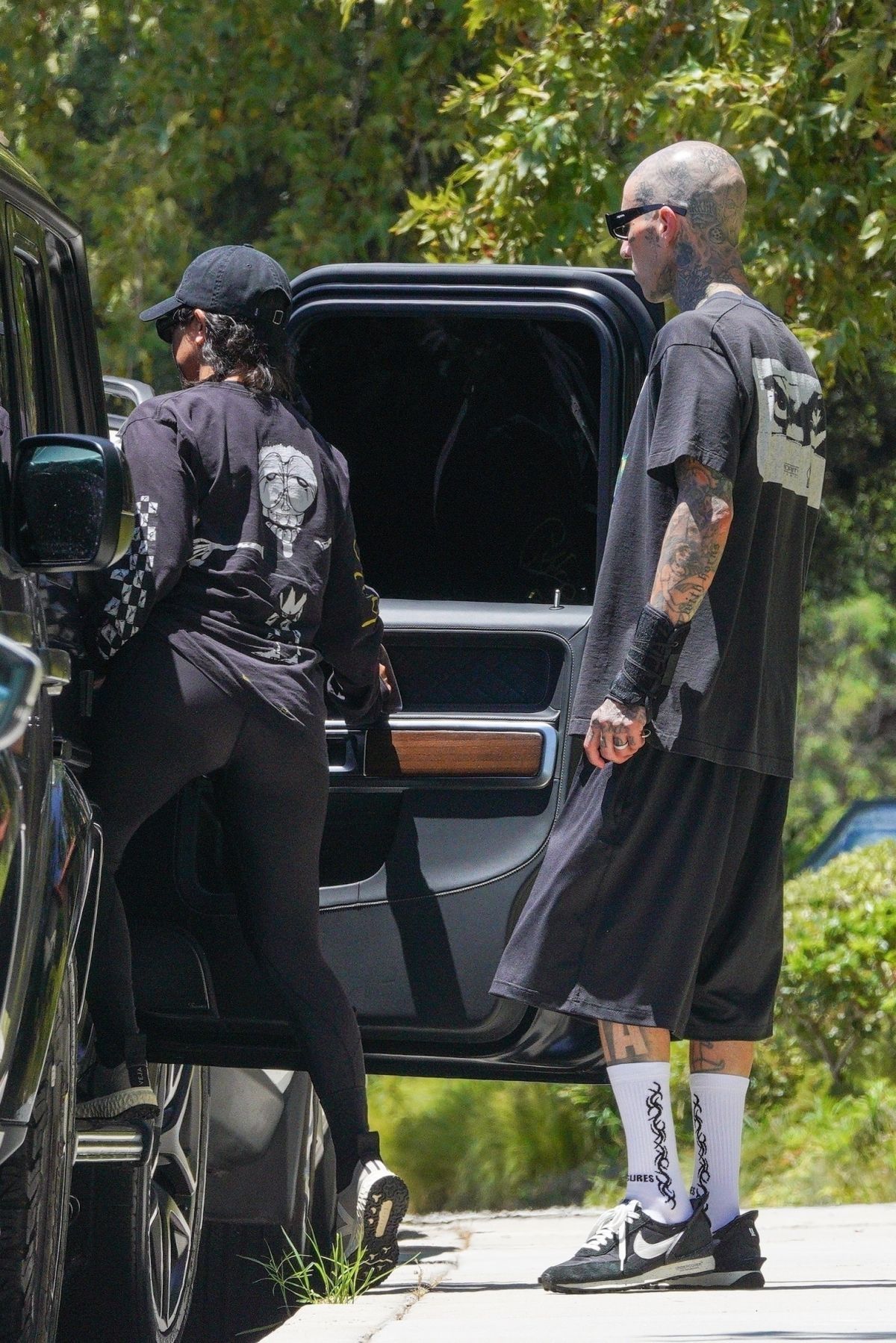 Access_Kardashian_003~0.jpg