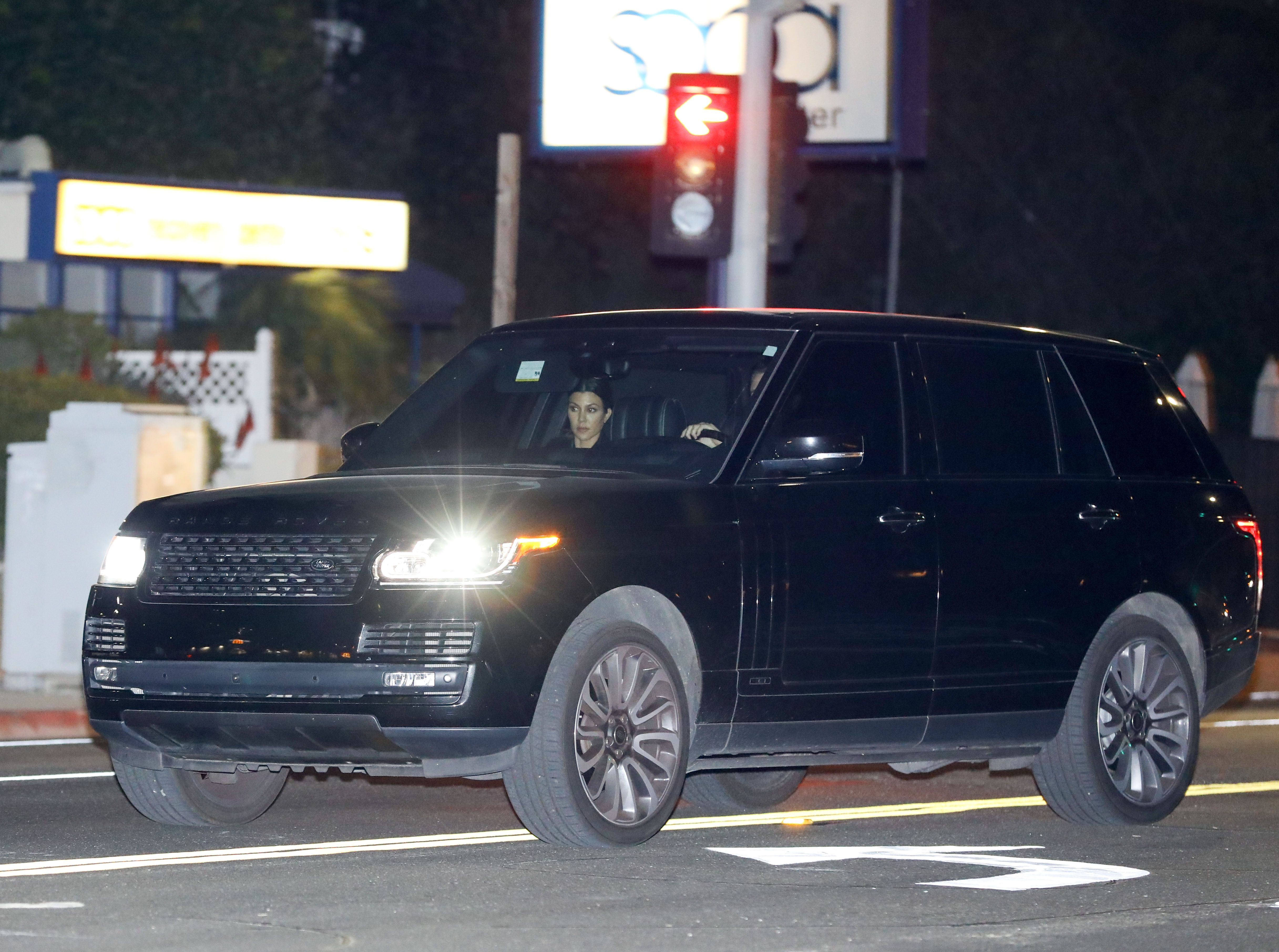 Access_Kardashian_001~0.jpg
