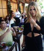 Access_Kardashian_67~0.jpg