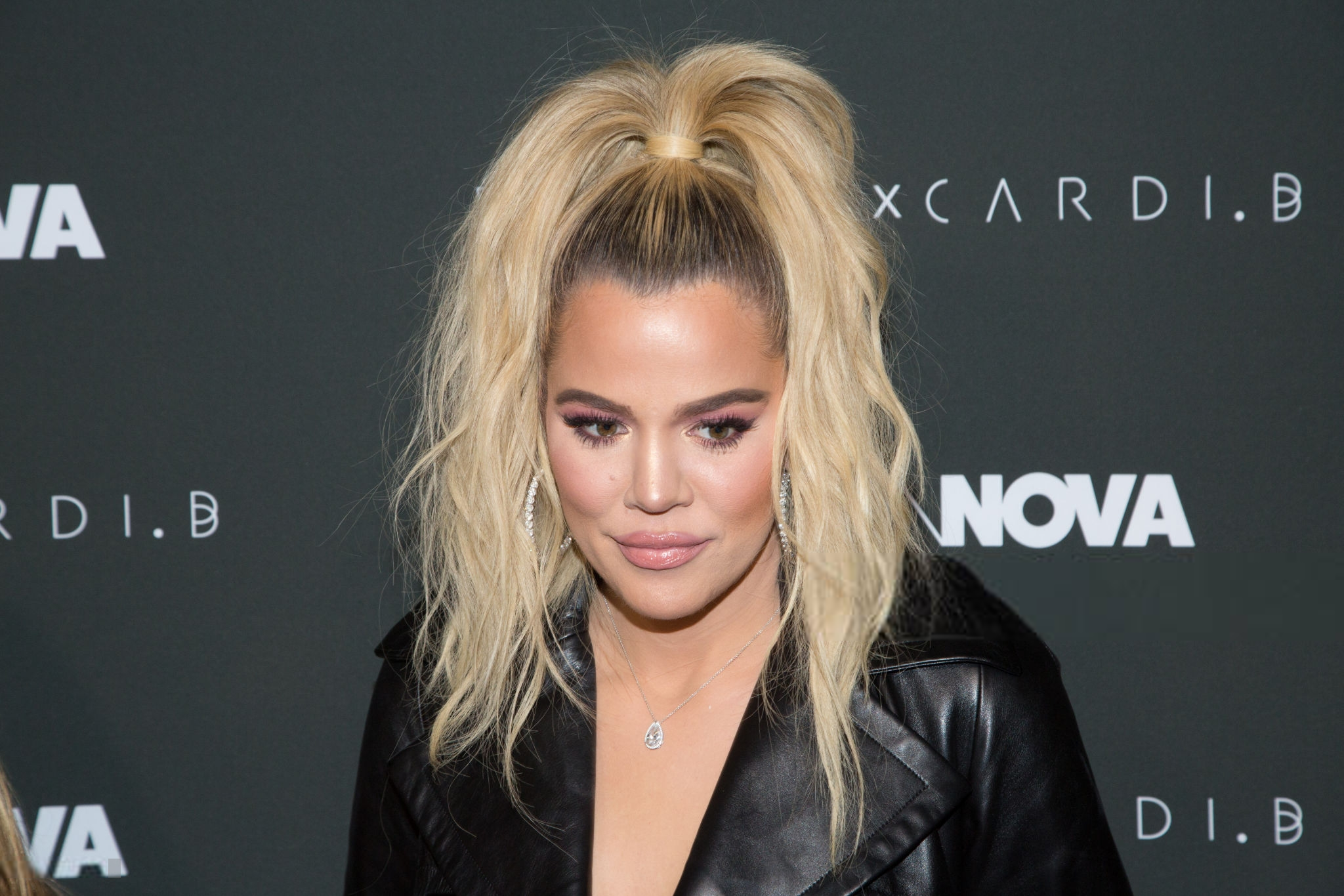 Access_Kardashian_87.png