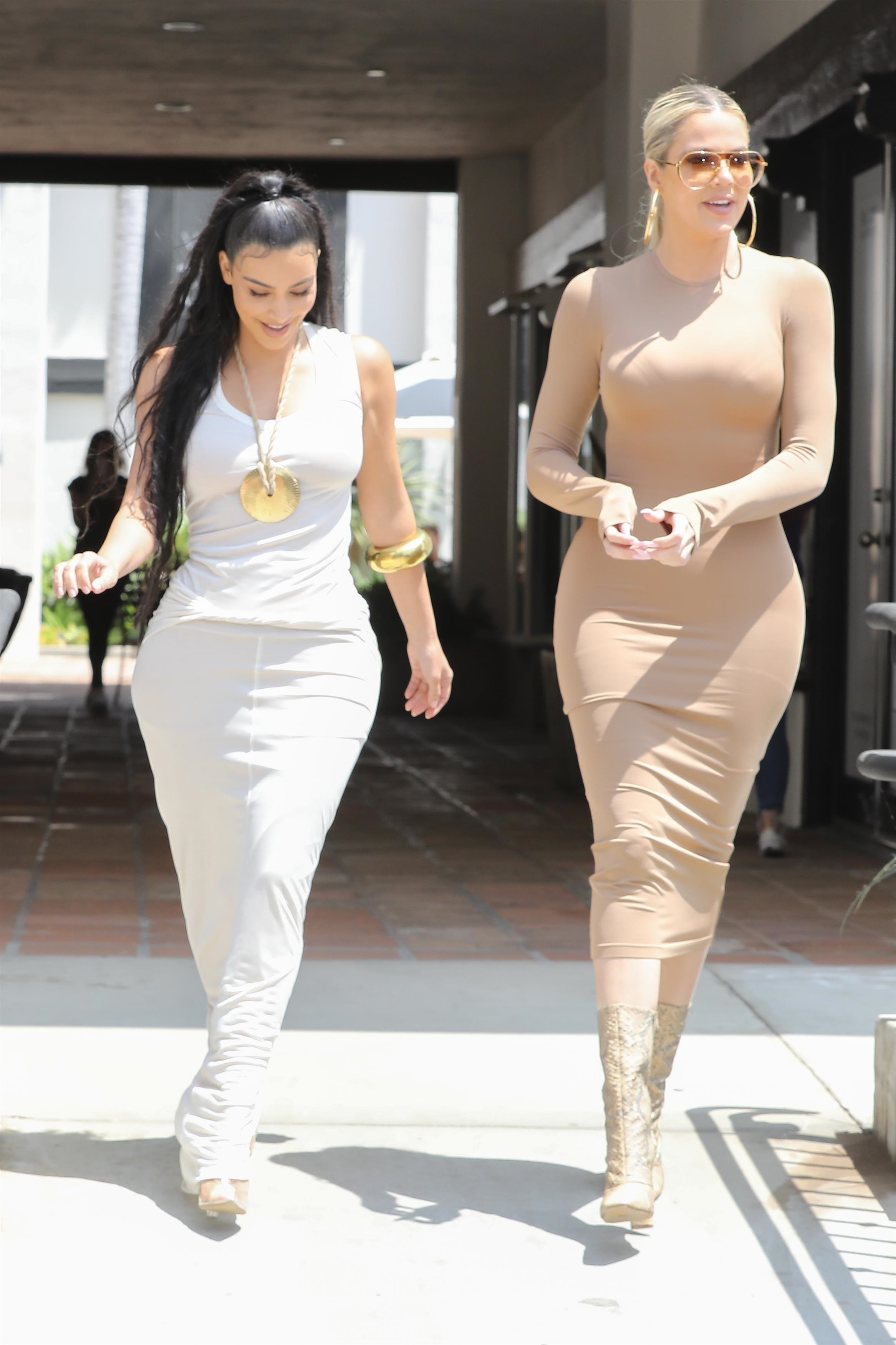 Access_Kardashian_25~0.jpg