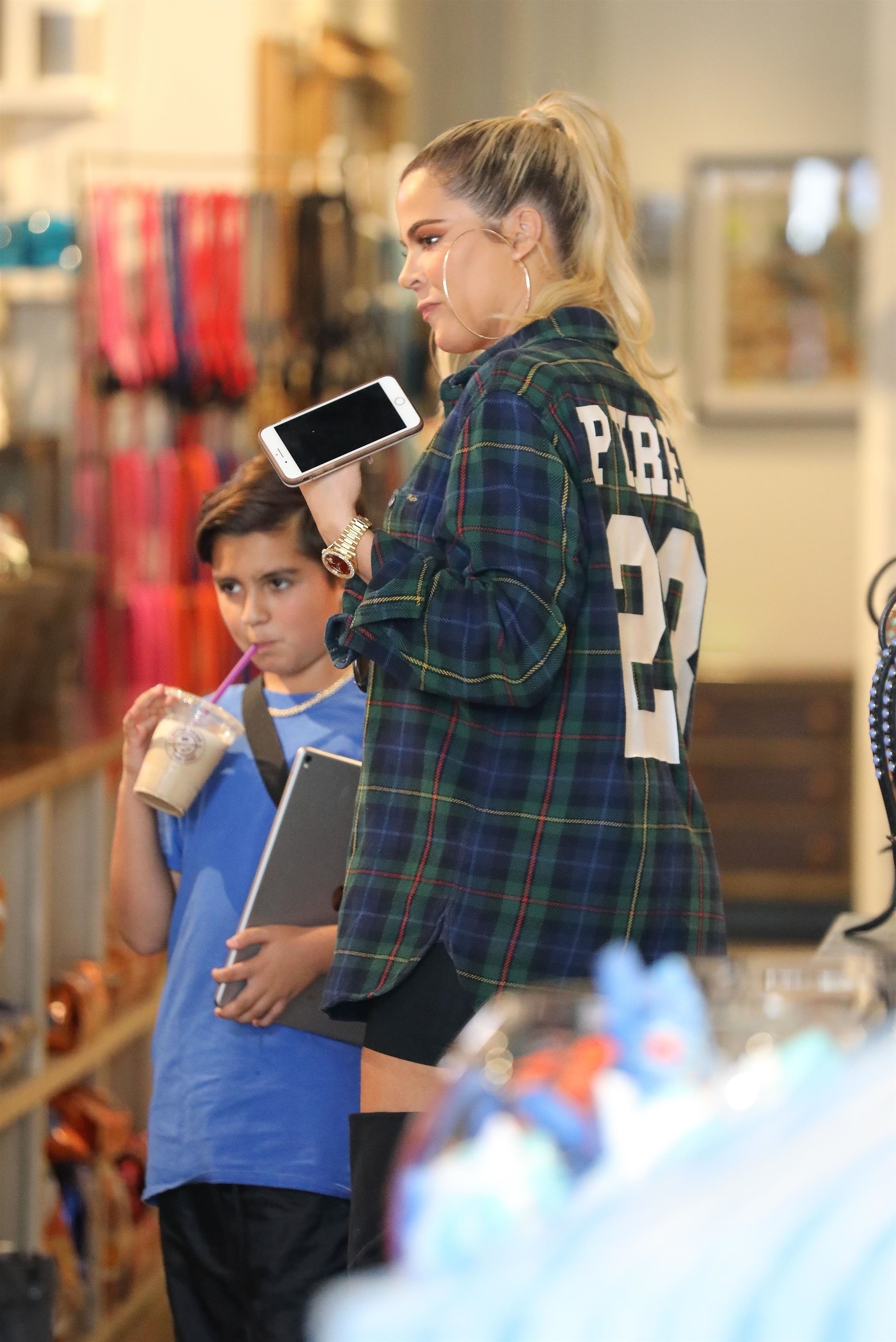 Access_Kardashian_92.jpg