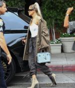 Access_Kardashian_6.jpg